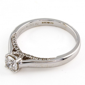 18ct white gold Diamond Ring size M